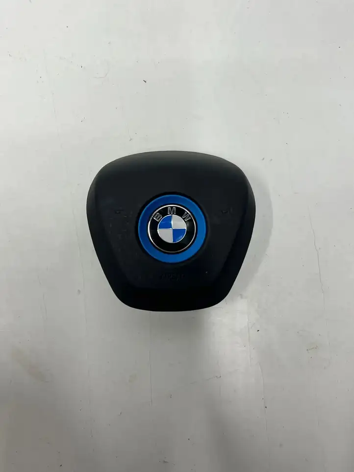 BMW i8 (2014 - ) Подушка безопасности руля — фото 1