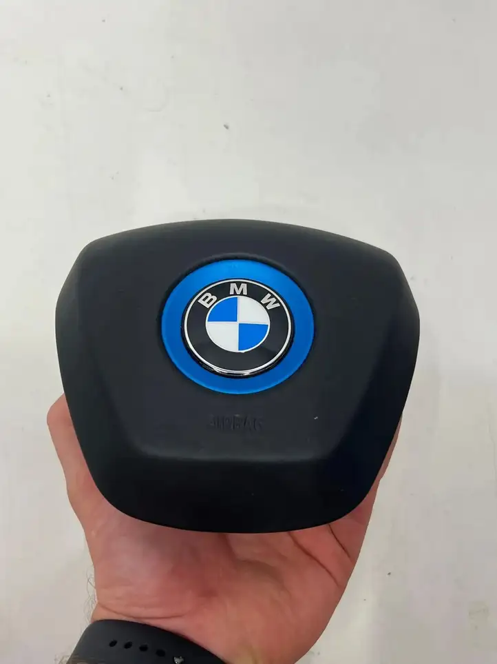 BMW i8 (2014 - ) Подушка безопасности руля — фото 3