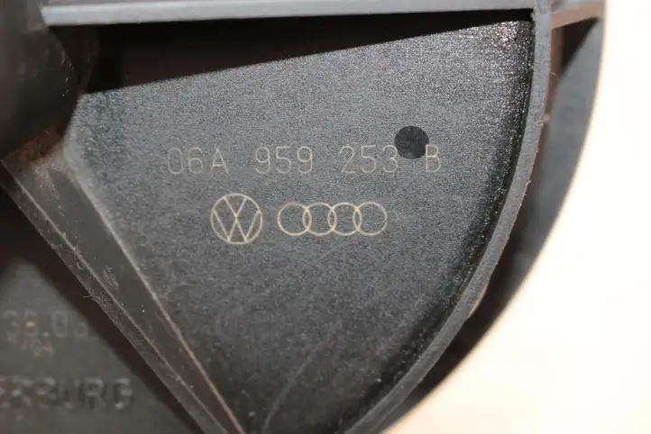 Audi A4 S4 B6 8E 8H (2000 - 2006) 06A959253B Насос вторичного воздуха — фото 8