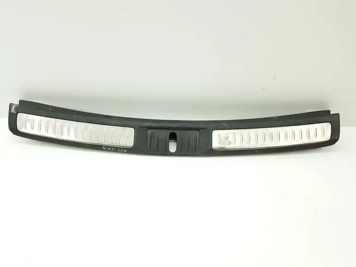 Toyota Avensis T270 (2009 - 2012) 5838705110 Отделка порога багажника — фото 1