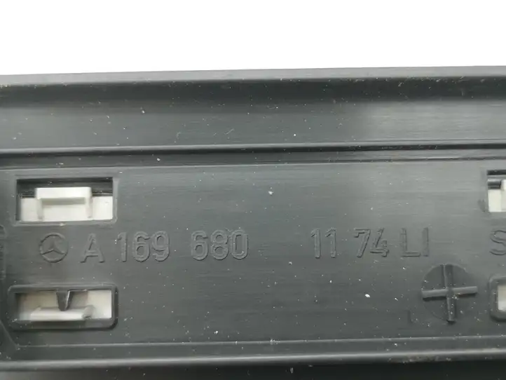 Mercedes-Benz A W169 (2004 - 2012) A1696801174 Отделка переднего порога — фото 8