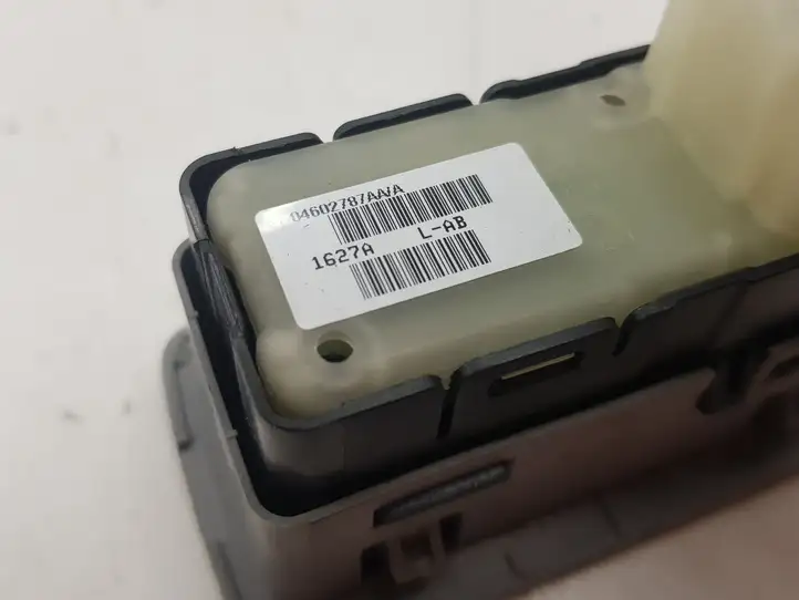 Chrysler 300 - 300C (2005 - 2011) 04602787AAA Кнопка стеклоподъемников — фото 4