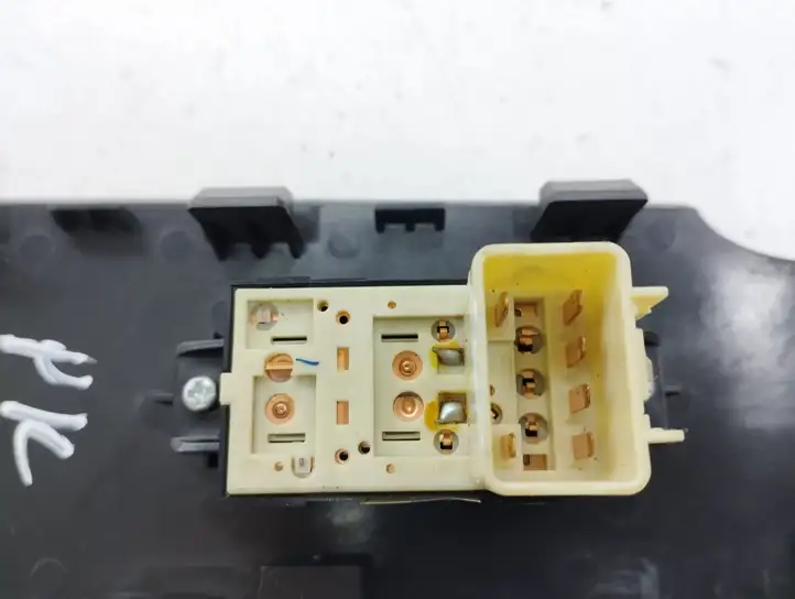 Chevrolet Captiva (2006 - 2011) 201004083 Блок кнопок стеклоподъемников — фото 3