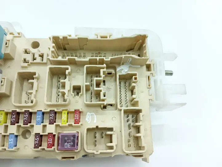 Toyota Corolla Verso AR10 (2004 - 2009) 892210F010 Блок предохранителей — фото 5