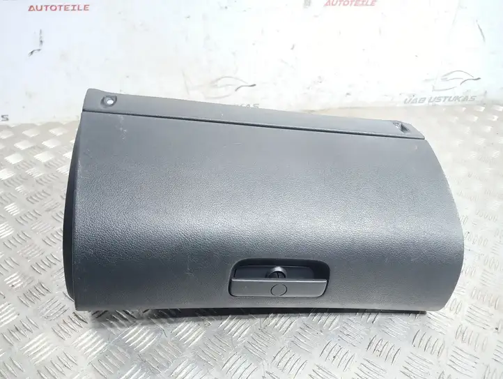 Skoda Octavia Mk1 (1U) (1996 - 2004) 1U1857103 Бардачок в сборе — фото 1