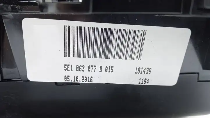 Skoda Octavia Mk3 (5E) (2013 - 2019) 5E1863077B Пепельница — фото 2
