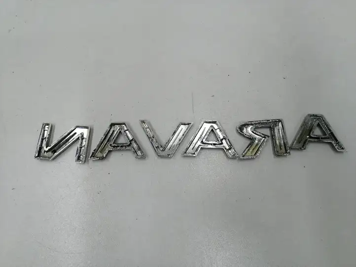 Nissan Navara D40 (2004 - 2015) Эмблема модели — фото 3