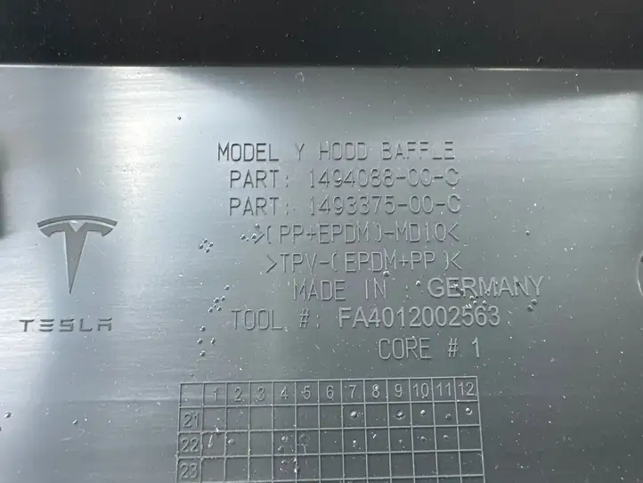 Tesla Model Y (2019 - 2024) FA401200256 Накладка капота — фото 2