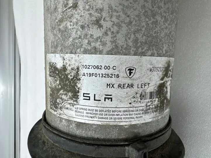 Tesla Model X (2015 - 2021) 102706200C Задний амортизатор (пневмоподвеска) — фото 3
