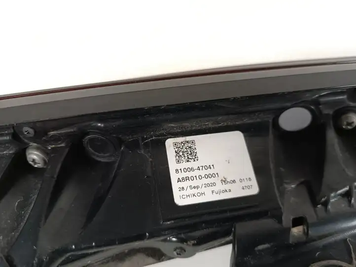 Toyota Prius Prime (2017 - ) 81006-47041 Дополнительный стоп фонарь — фото 4
