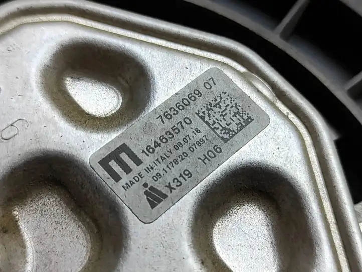 BMW 2 F46 (2015 - ) 22828110 Радиатор кондиционера — фото 2