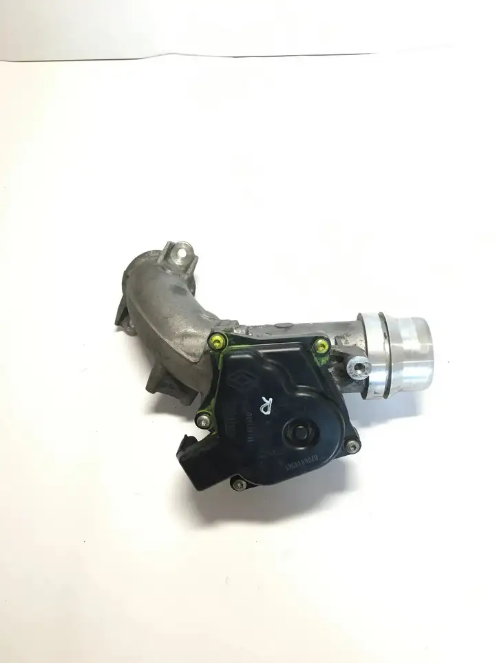 Nissan Juke I F15 (2010 - 2018) 8200614985 Кронштейн охладителя EGR — фото 1