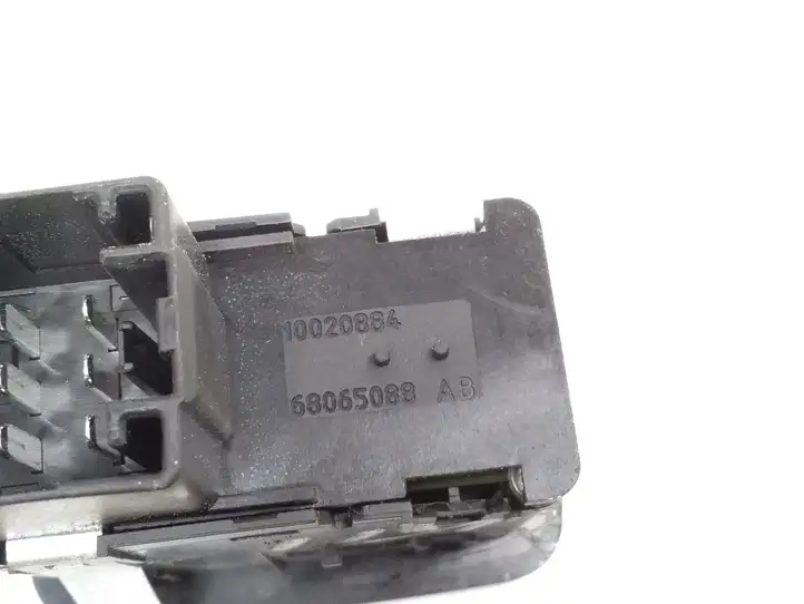 Chrysler Town & Country V (2010 - 2016) 68065088AB Кнопка открытия боковых дверей — фото 6