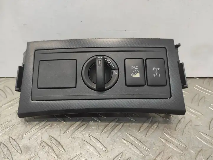 Toyota Land Cruiser (J150) (2009 - ) 135625 Включатель блокировки дифференциалов — фото 1