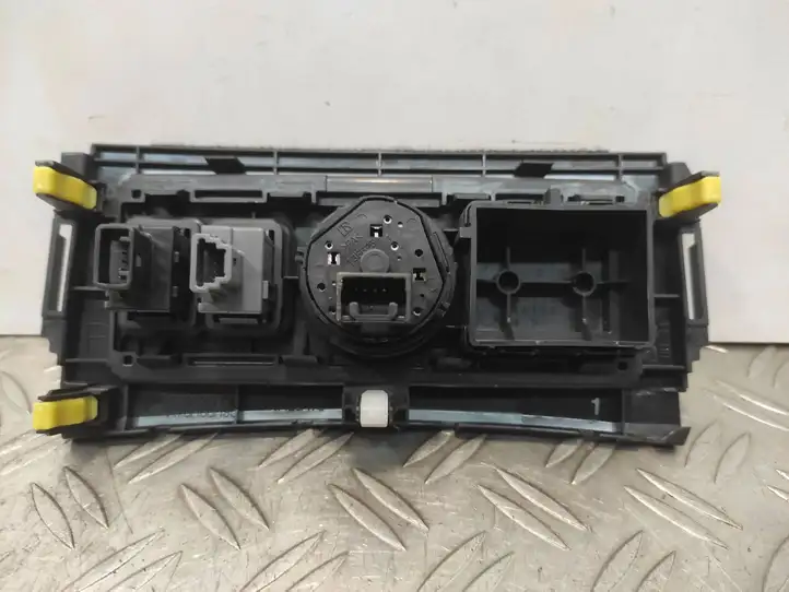 Toyota Land Cruiser (J150) (2009 - ) 135625 Включатель блокировки дифференциалов — фото 2