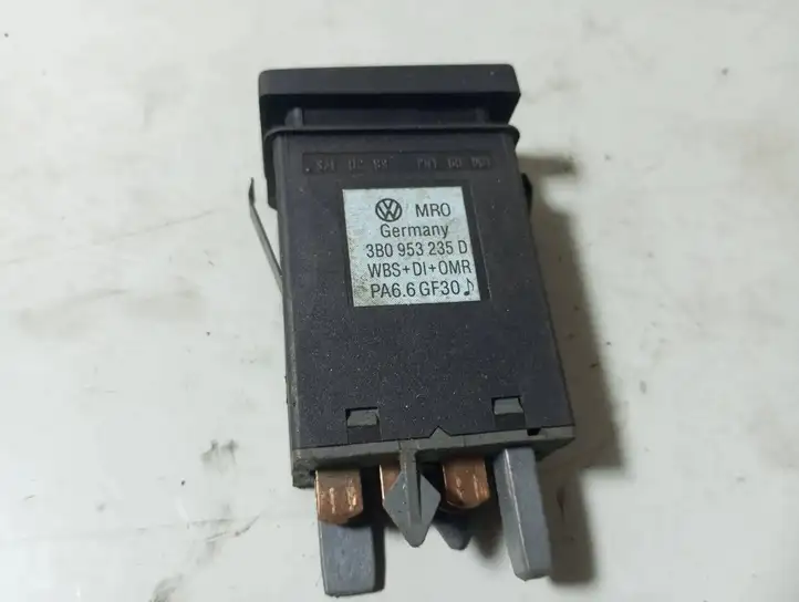 Volkswagen PASSAT B5 (1997 - 2000) 3B0953235D Реле аварийных фонарей — фото 3