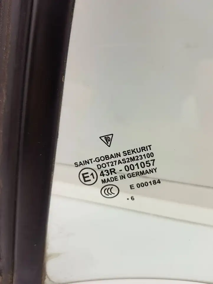 Porsche 997 (2004 - 2012) 43R0M23100 Заднее боковое стекло — фото 3