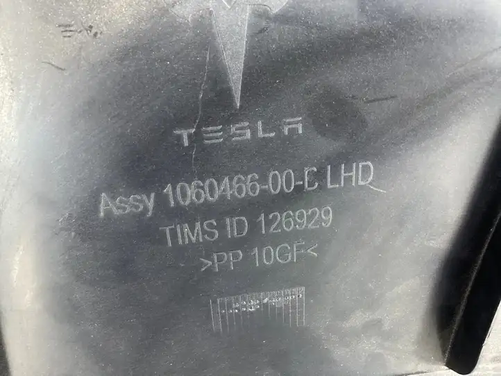 Tesla Model S (2016 - 2021) 106046600C Прочие детали моторного отсека — фото 2