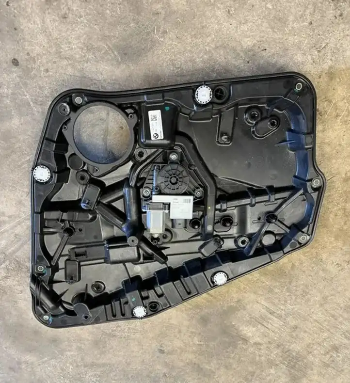 BMW X4M F98 (2019 - ) 7410016 Рамка стекла передней двери — фото 1
