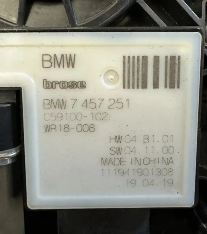 BMW X4M F98 (2019 - ) 7410016 Рамка стекла передней двери — фото 3