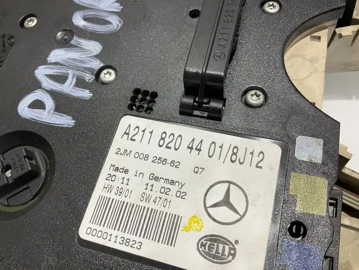Mercedes-Benz E W211 (2002 - 2009) A2118204401 Передняя подсветка — фото 5