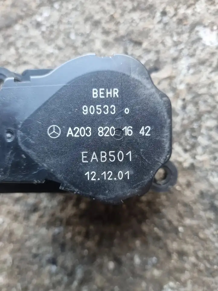 Mercedes-Benz CLC CL 203 (2008 - 2011) A2038201642 Двигатель задвижки потока воздуха — фото 2