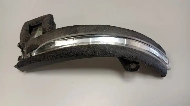 Chrysler Pacifica (2016 - ) 805477 Поворотный фонарь в зеркале — фото 3