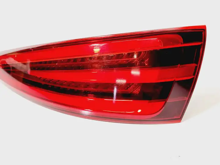 Audi Q3 8U (2011 - 2014) 8U0945094A Задний фонарь в крышке багажника — фото 4