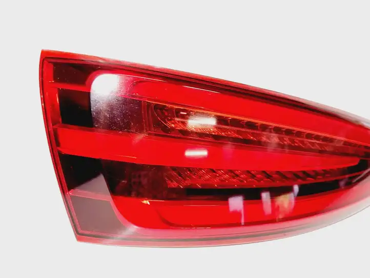 Audi Q3 8U (2011 - 2014) 8U0945093A Задний фонарь в крышке багажника — фото 6