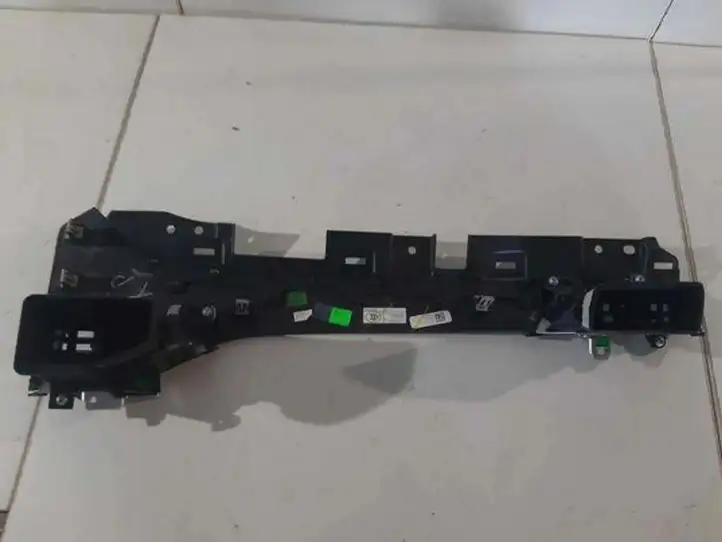 Tesla Model X (2015 - 2021) 104277411c Боковой воздушный дефлектор — фото 2