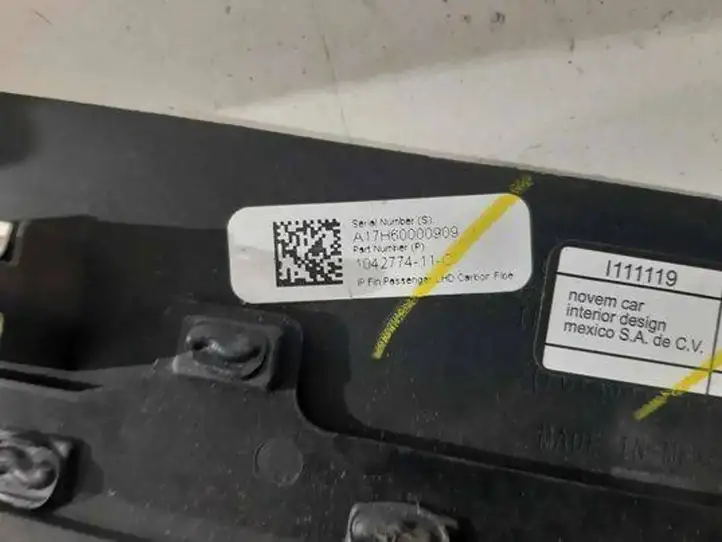Tesla Model X (2015 - 2021) 104277411c Боковой воздушный дефлектор — фото 3