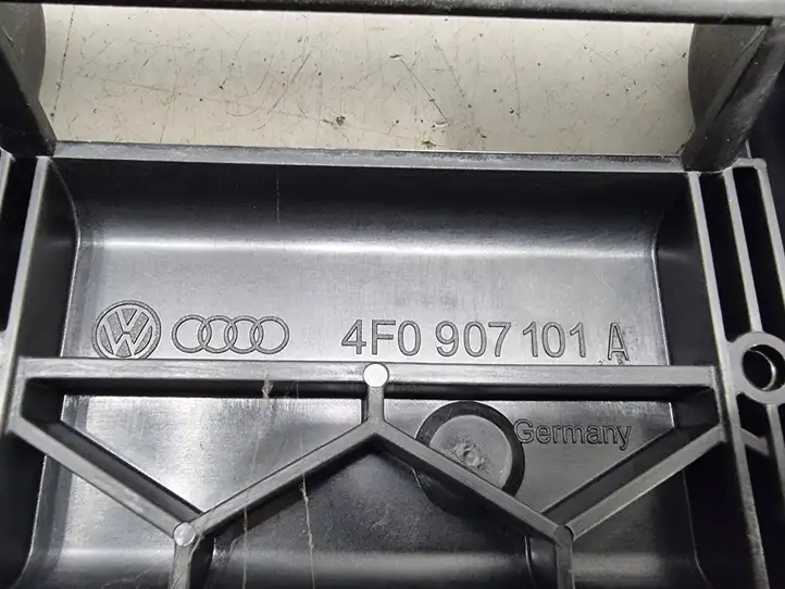 Audi A4 S4 B8 8K (2011 - 2015) 4F0907101A Кронштейн усилителя звука — фото 2