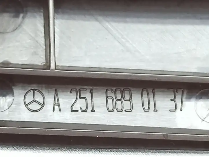 Mercedes-Benz R W251 (2005 - 2013) A2516890137 Накладка заднего прикуривателя — фото 8