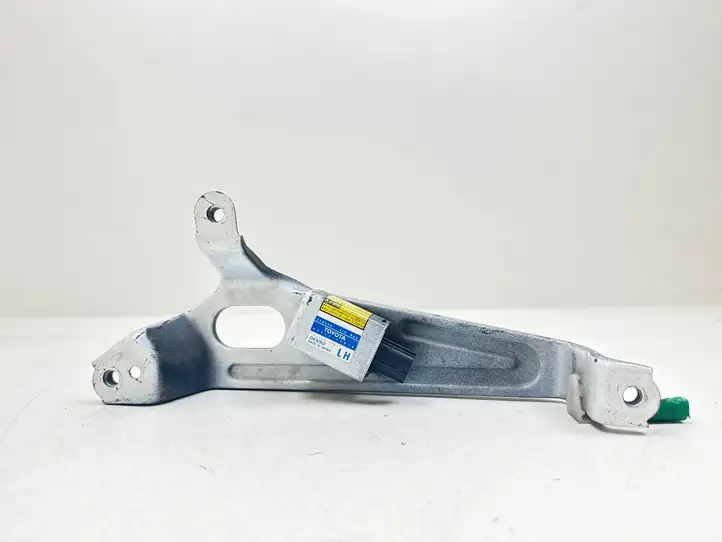 Toyota RAV 4 (XA20) (2000 - 2005) 8983042010 Датчик удара SRS — фото 1