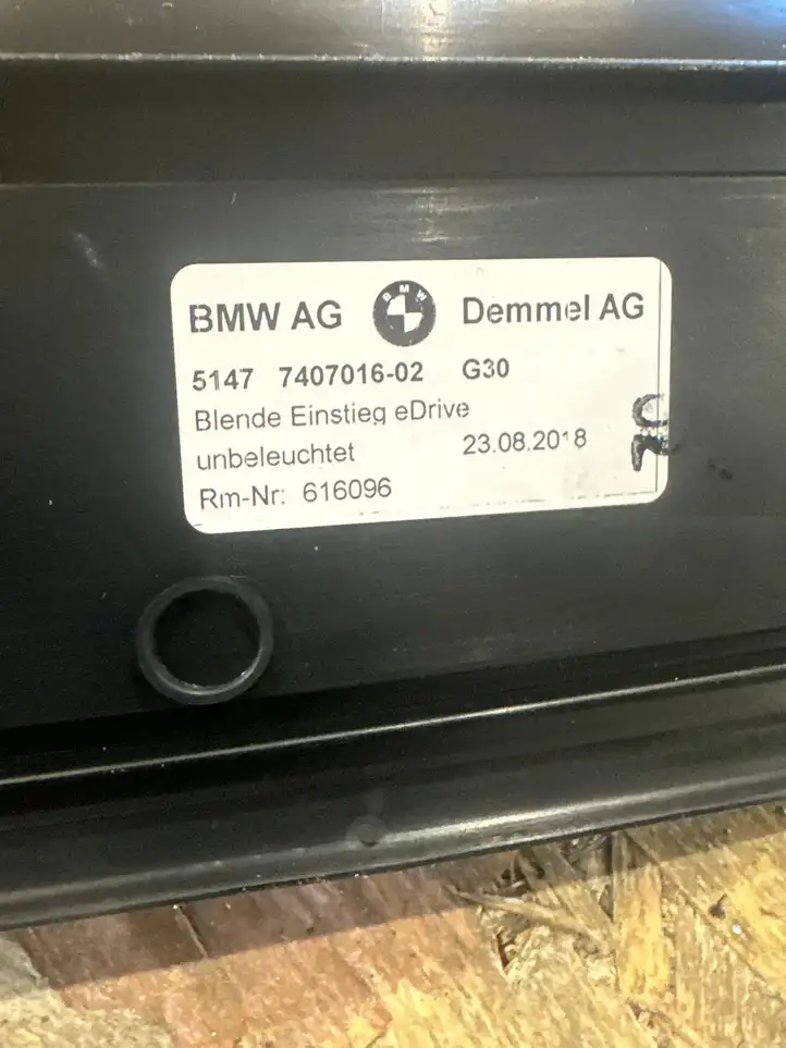 BMW 5 G30 G31 (2016 - ) 616096 Наружная отделка переднего порога — фото 4