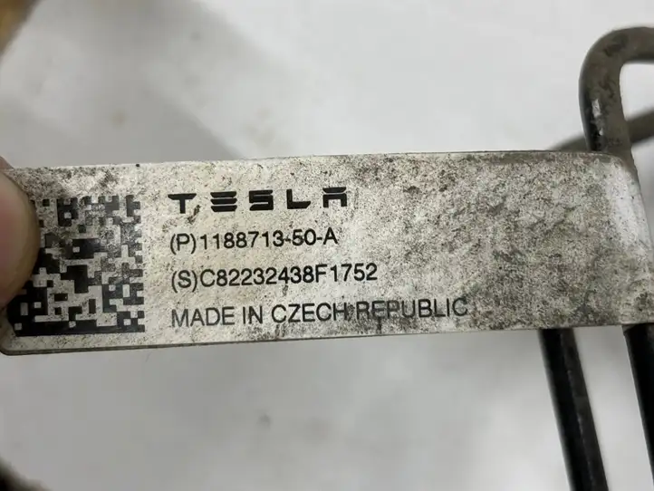 Tesla Model 3 (2017 - 2023) 118871350A Тормозные трубки и шланги — фото 4