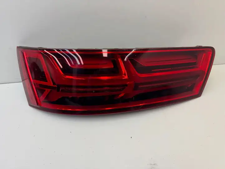 Audi Q7 4M (2015 - ) 4M0945093M Задний фонарь в крышке багажника — фото 1