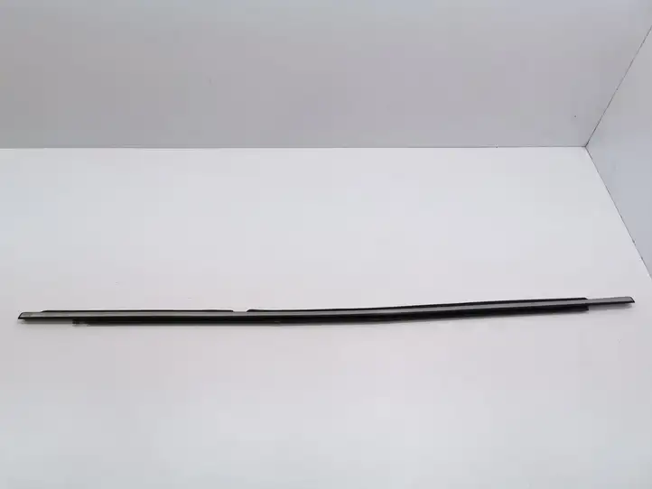 Toyota Avensis T250 (2006 - 2009) Накладка стекла задней двери — фото 1