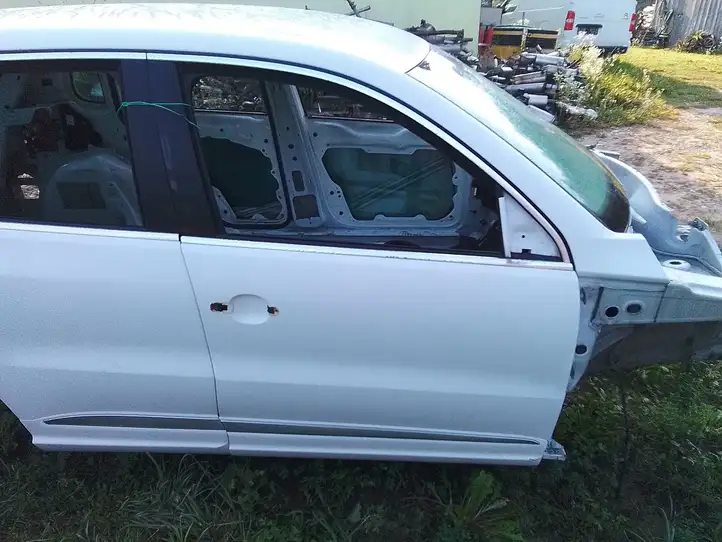 Volkswagen Tiguan (2007 - 2011) Дверь — фото 1