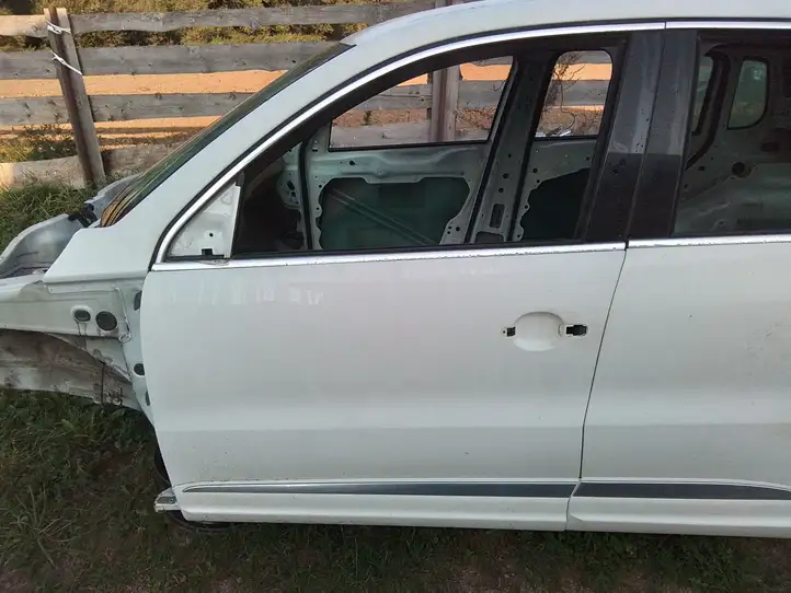 Volkswagen Tiguan (2007 - 2011) Дверь — фото 1