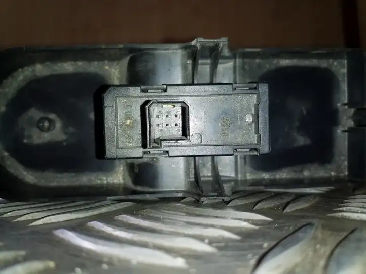 Opel Astra H (2004 - 2009) 13197132 Блок кнопок стеклоподъемников — фото 2
