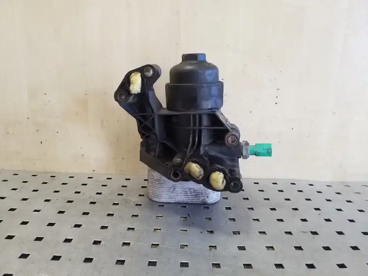 Volkswagen PASSAT B8 (2015 - )  03N115389B Кронштейн масляного фильтра