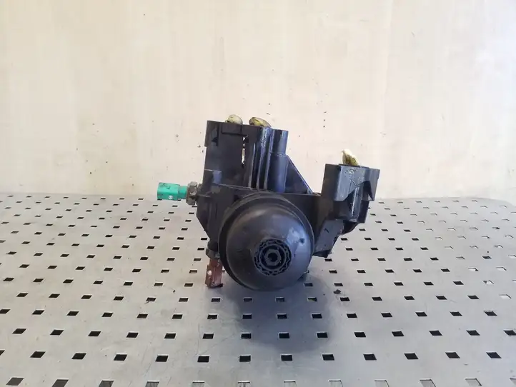 Volkswagen PASSAT B8 (2015 - )  03N115389B Кронштейн масляного фильтра