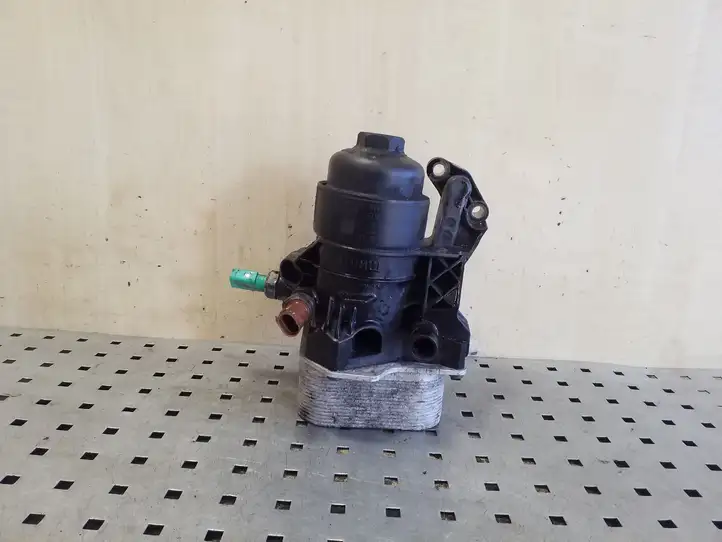 Volkswagen PASSAT B8 (2015 - )  03N115389B Кронштейн масляного фильтра