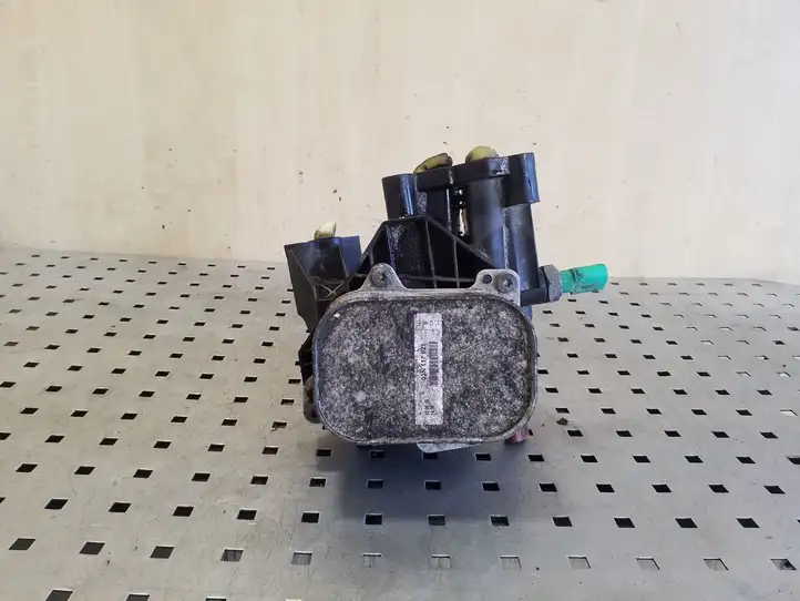 Volkswagen PASSAT B8 (2015 - )  03N115389B Кронштейн масляного фильтра