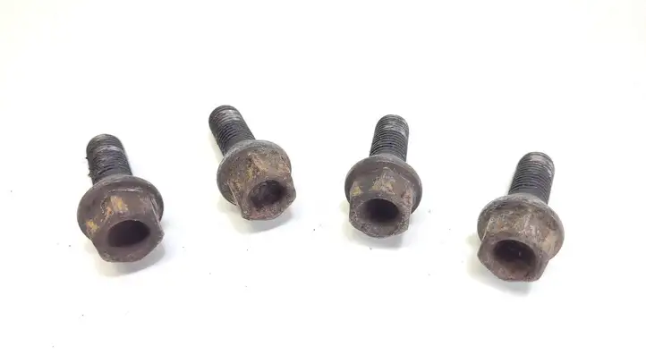 BMW 1 E81 E87 (2004 - 2011)   Болты/ гайки