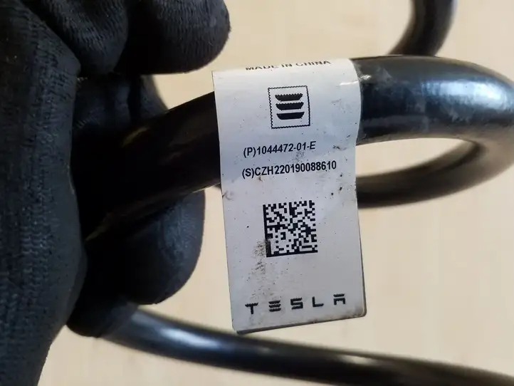 Tesla Model 3 (2017 - 2023) 104447201E Пружина задней подвески — фото 2