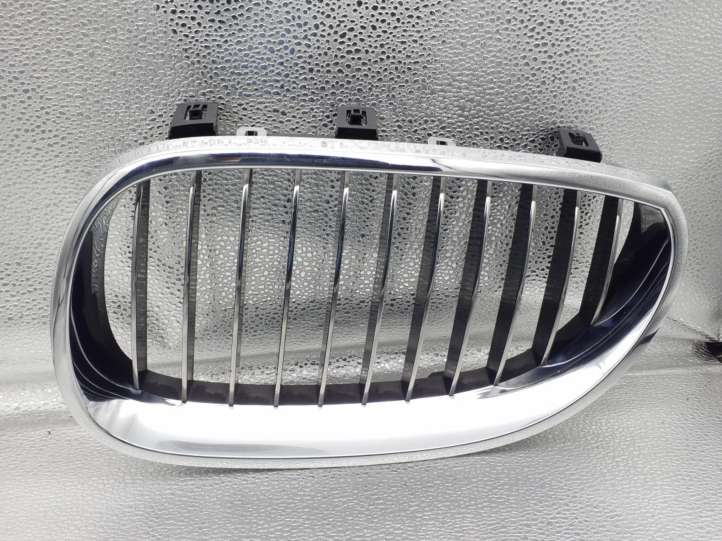 51137065701 BMW 5 E60 E61 Grotelės priekinės