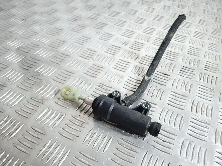 BMW 1 E81 E87 (2004 - 2011)  6773670 Рабочий цилиндр сцепления