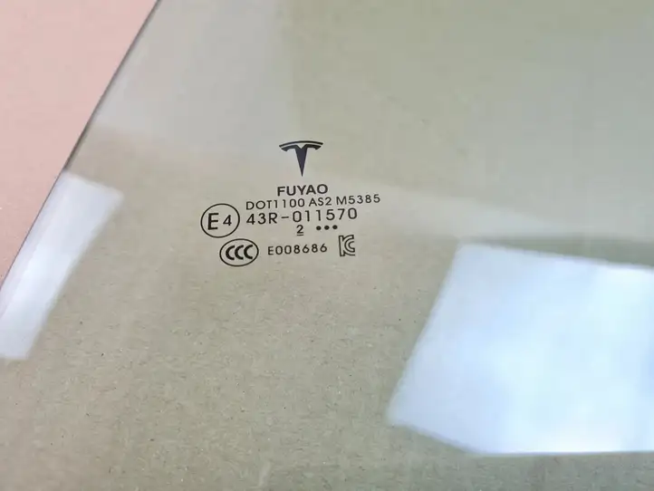 Tesla Model 3 (2017 - 2023) 43R011570 Заднее стекло — фото 3